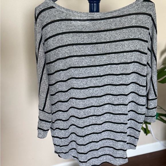 Market & Spruce Gray and Black Striped Top, Size M - Picture 4 of 5